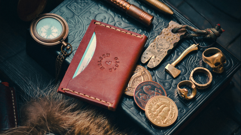 How to detect if a man fakes loving his gift?